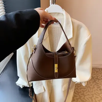 LARGE CAPACITY SINGLE SHOULDER BAG 